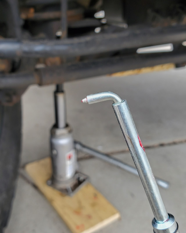 Needle nose grease zerk fitting