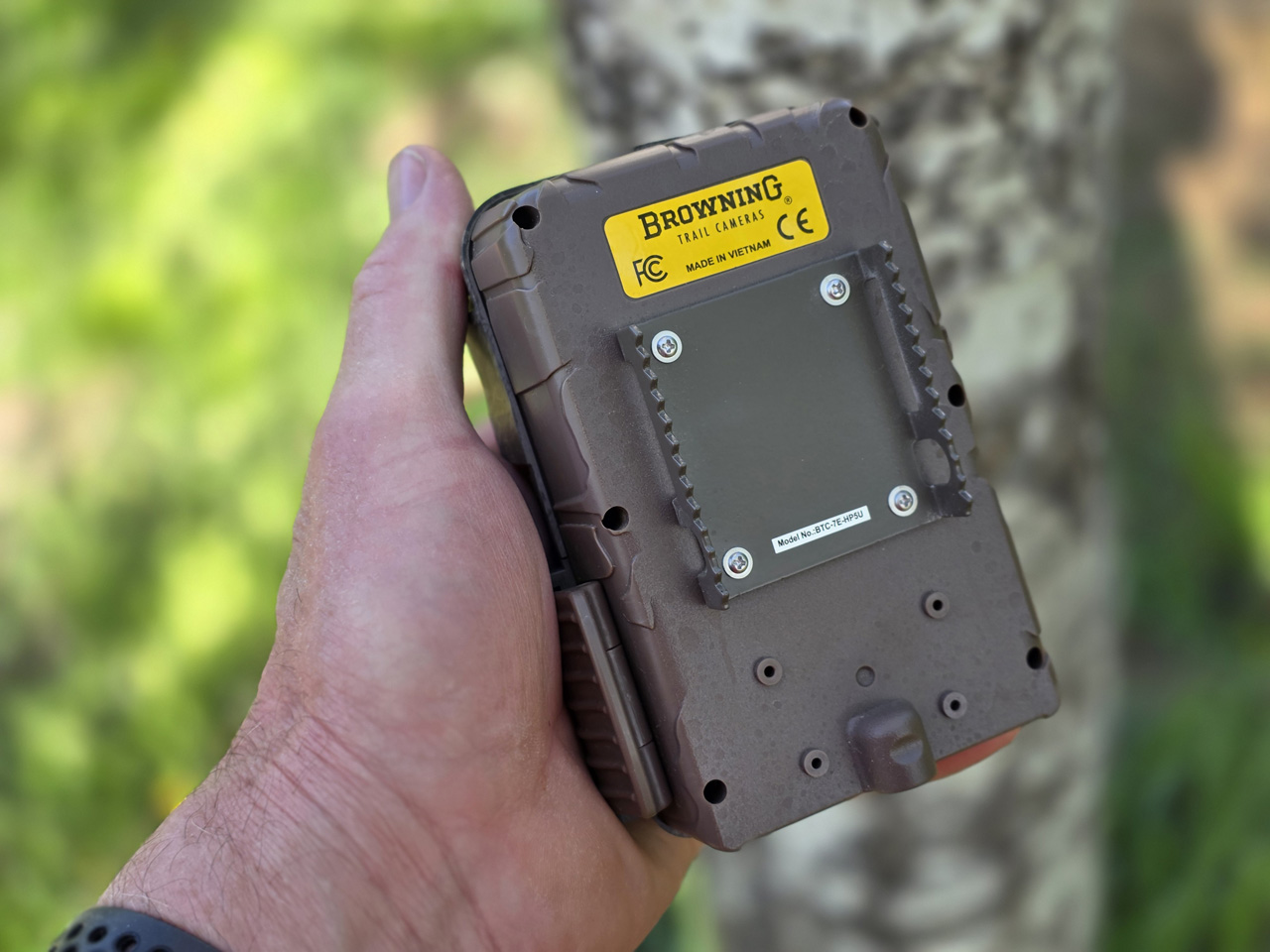 Metal mounting bracket on a Browning Recon Force Elite HP5 Ultra